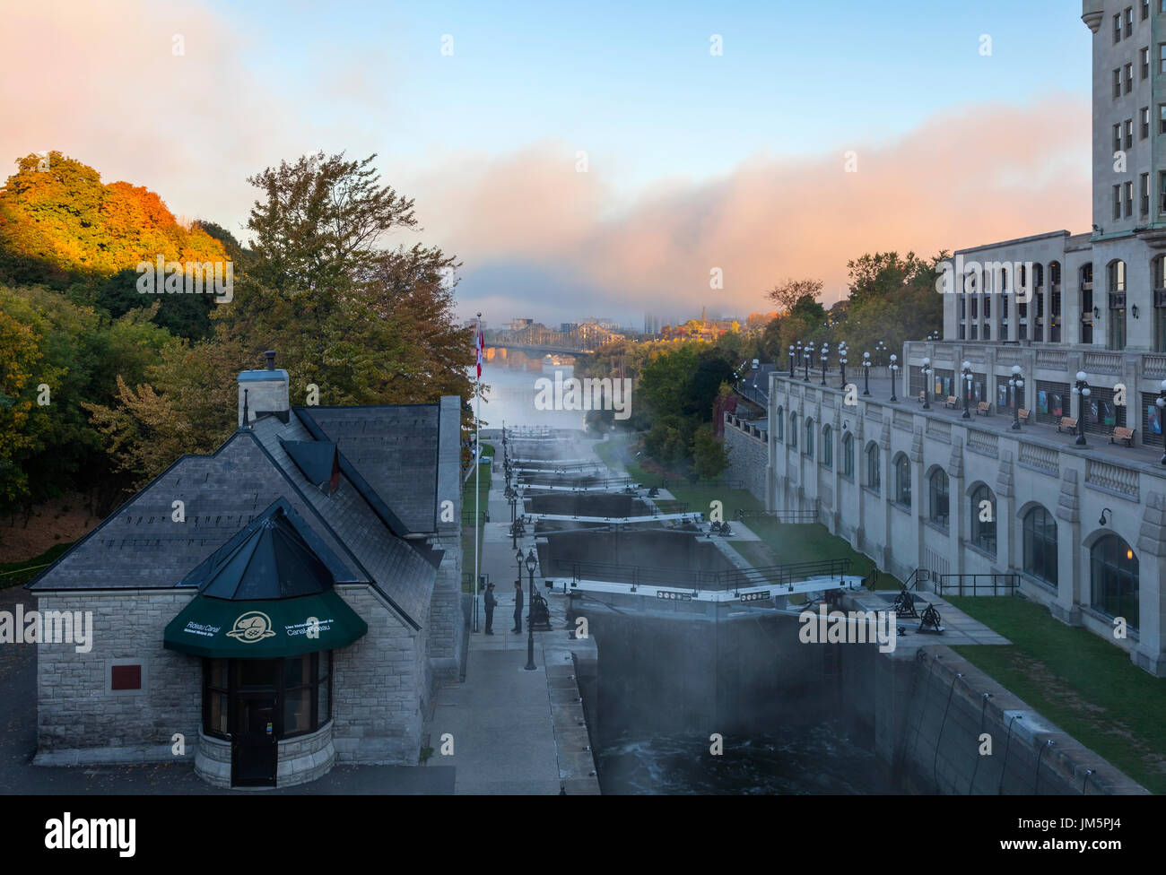 L'ascenseur se bloque à l'embouchure de la Lieu historique national administré par Parcs Canada en tant qu'il répond à la rivière des Outaouais, à Ottawa, Ontario, Canada. Banque D'Images