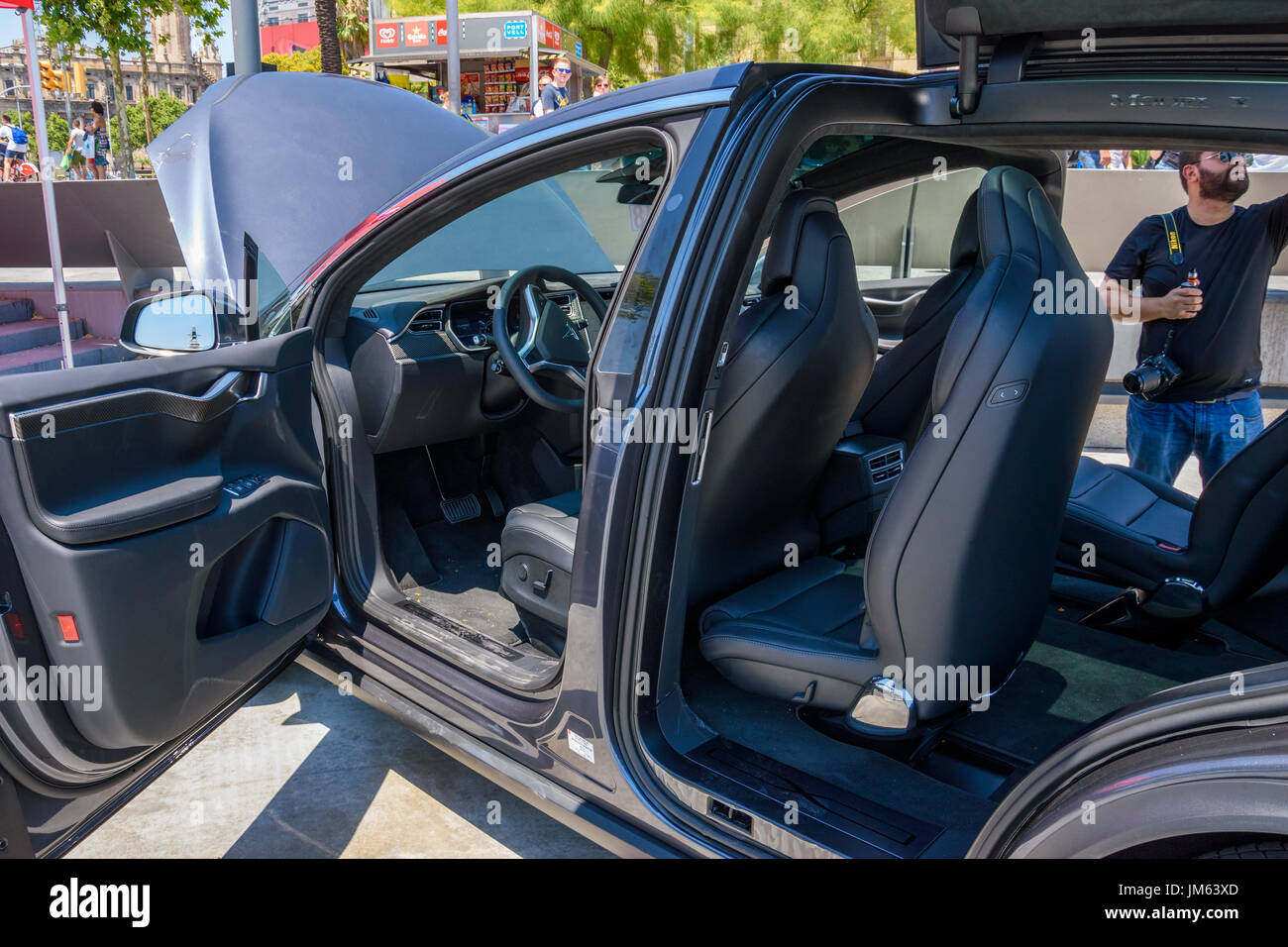 Le nouveau modèle Tesla Model S et x sont exposés dans la ville de Barcelone le 21 juin 2017 Banque D'Images