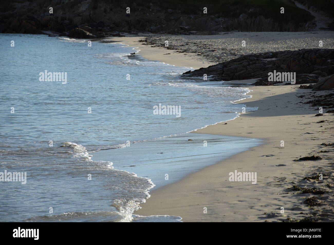 Plage de sable fin dans le comté de Galway, Irlande Banque D'Images