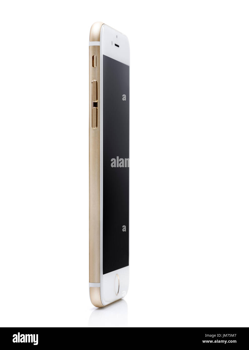 Or blanc Apple iPhone 6 6s debout à un angle, vue latérale isolé sur fond blanc avec clipping path Banque D'Images