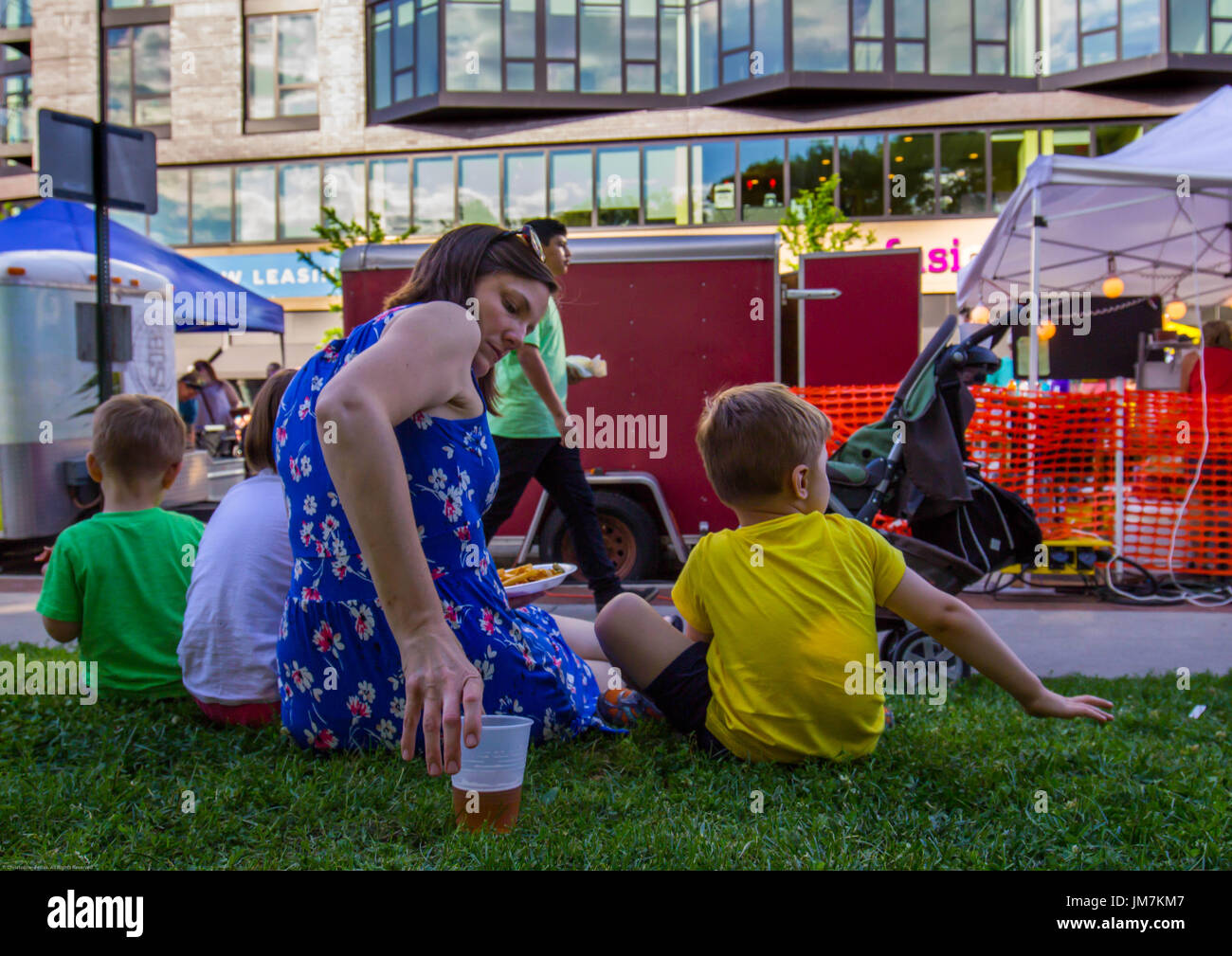 La famille à un fest Banque D'Images