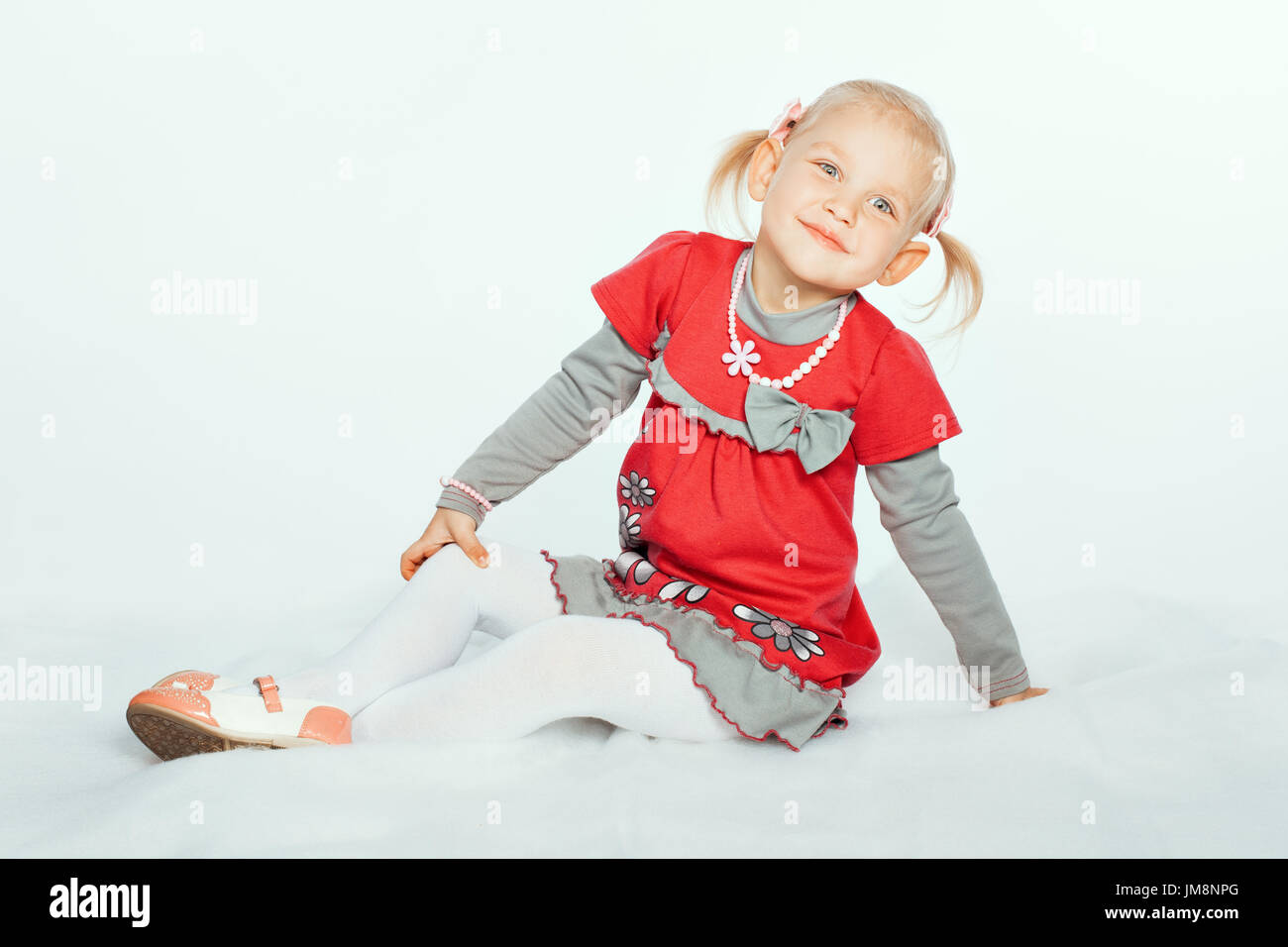 Portrait d'une adorable petite fille blonde. Girl smiling Banque D'Images