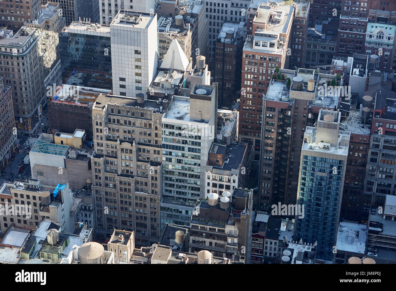 New York City Manhattan skyline vue aérienne avec des gratte-ciel, des rues et des toits Banque D'Images