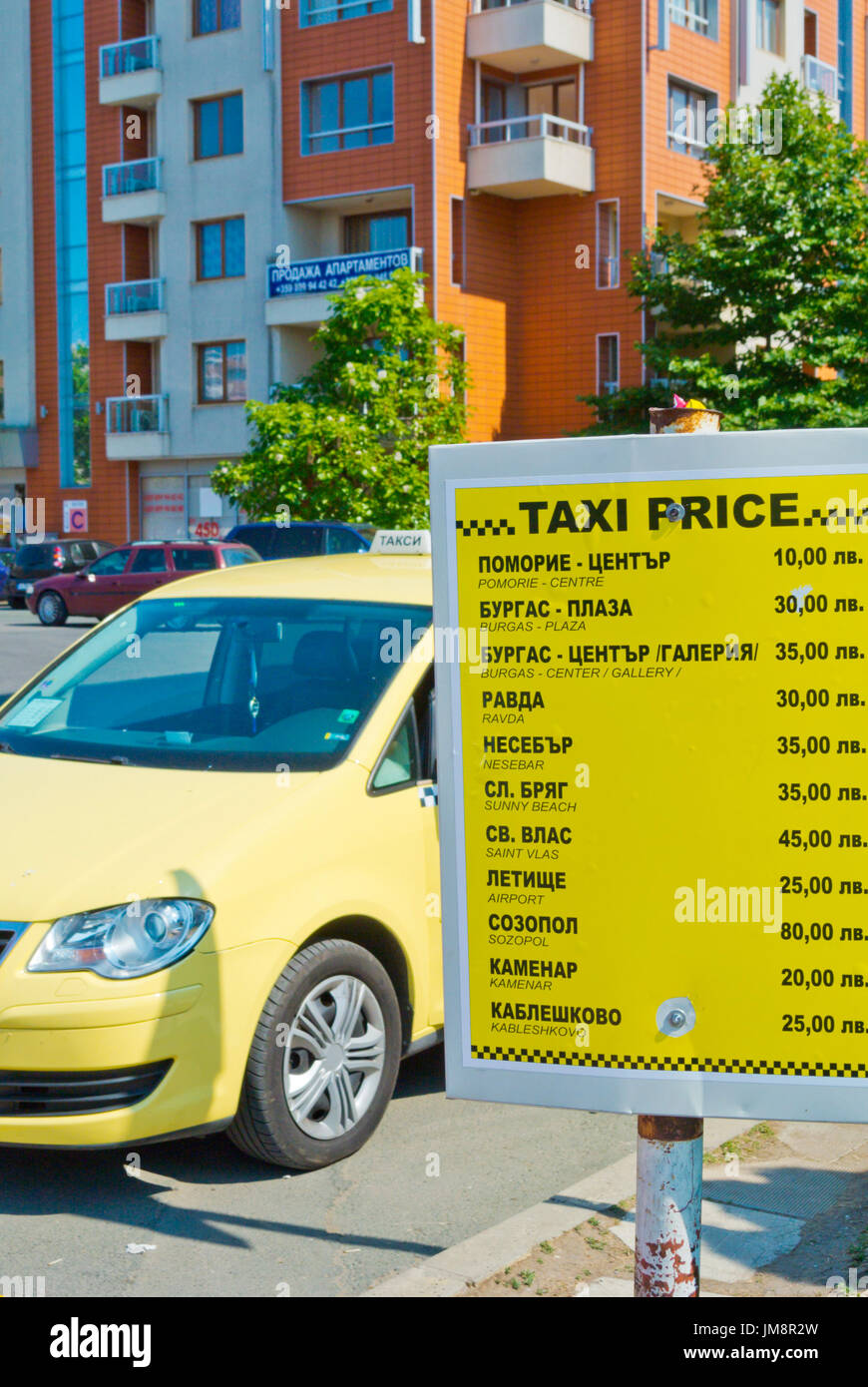 Station de taxi, avec la liste des prix, Pomorie, Bulgarie Banque D'Images