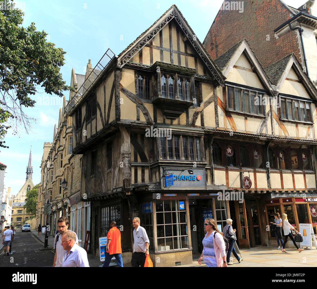 Bâtiments à colombage historique sur Cornmarket Street, centre-ville d'Oxford, England, UK Banque D'Images