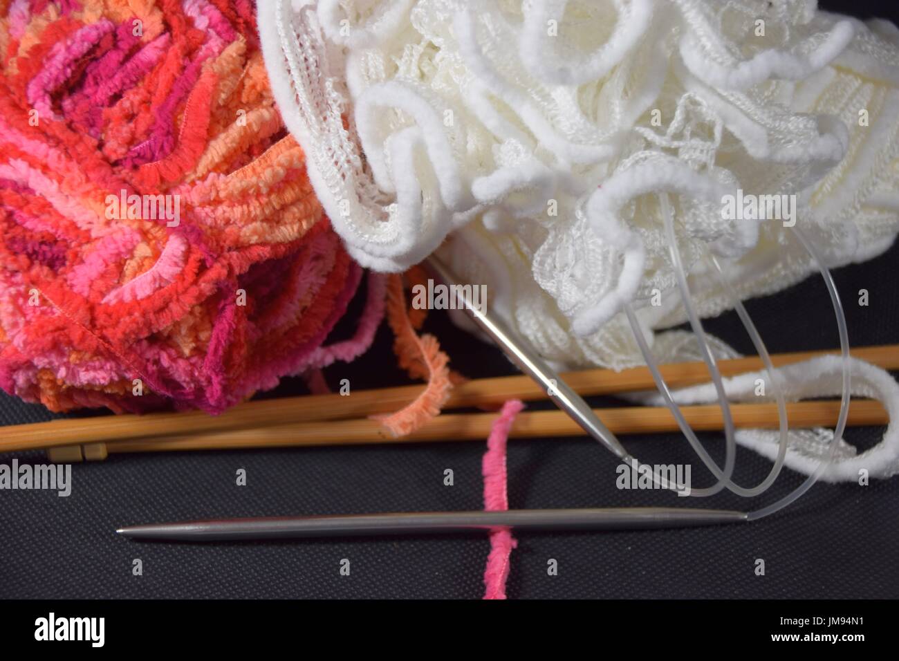 Boules de laine pour le tricot et le crochet travail fait à la main Banque D'Images