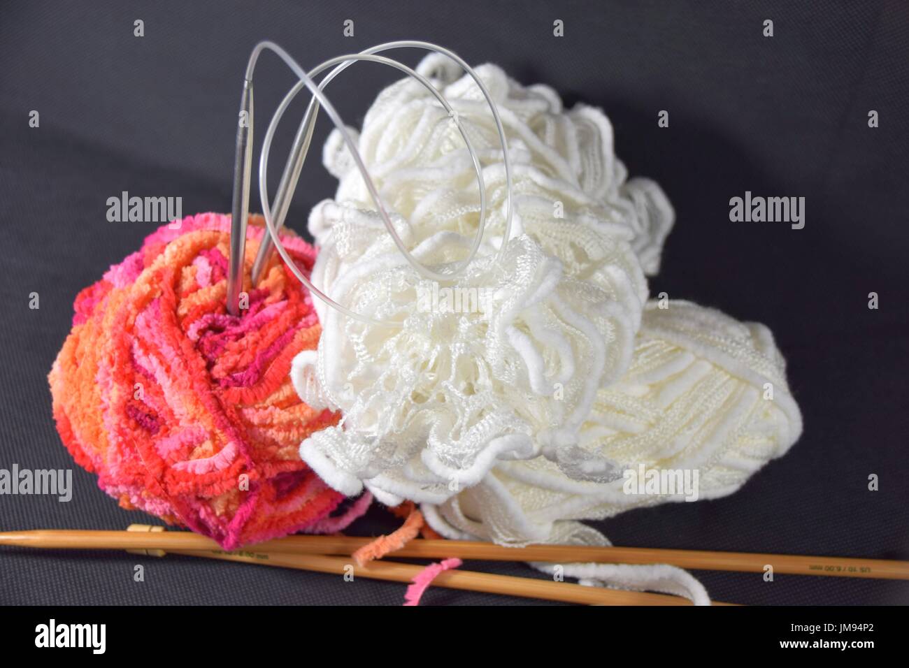 Boules de laine pour le tricot et le crochet travail fait à la main Banque D'Images