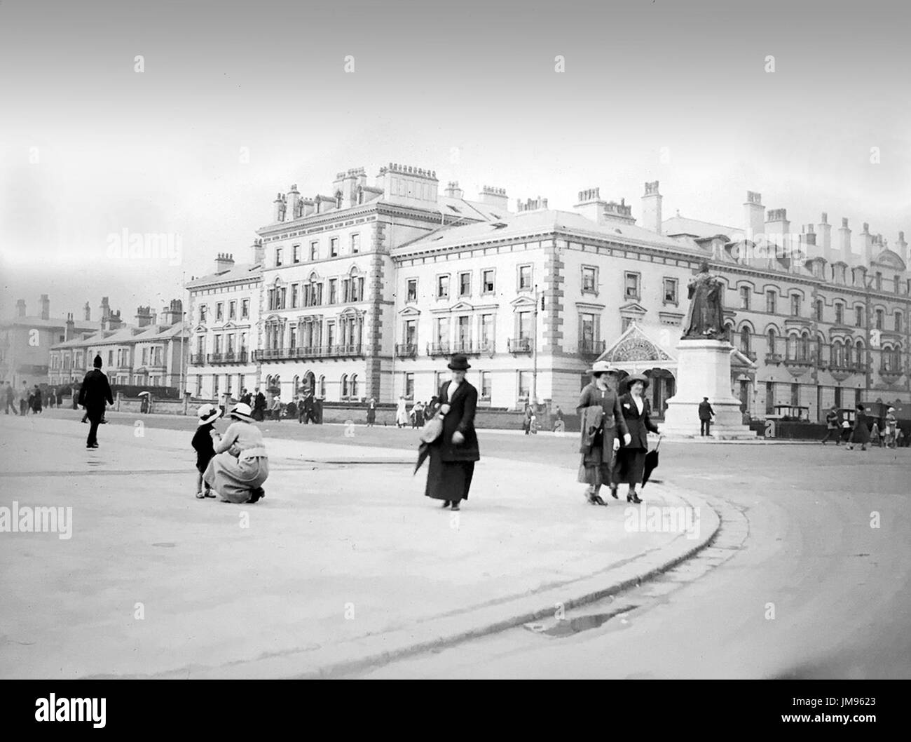 La promenade de Southport et Victoria Hotel en 1908. L'hôtel a été démoli en 1971. Banque D'Images