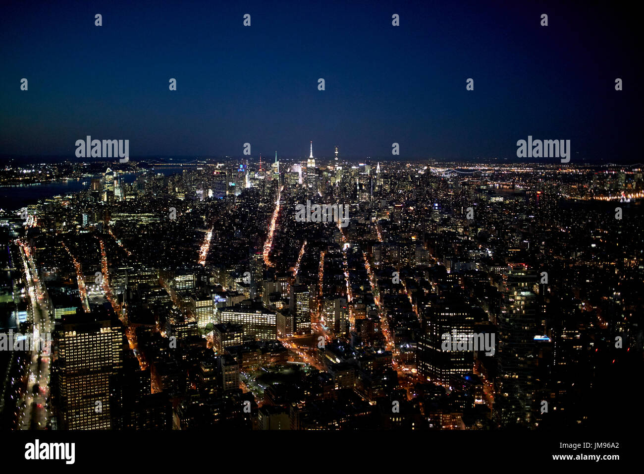 Vue aérienne de Manhattan de Lower Manhattan à partir de l'un observatoire mondial New York USA Banque D'Images