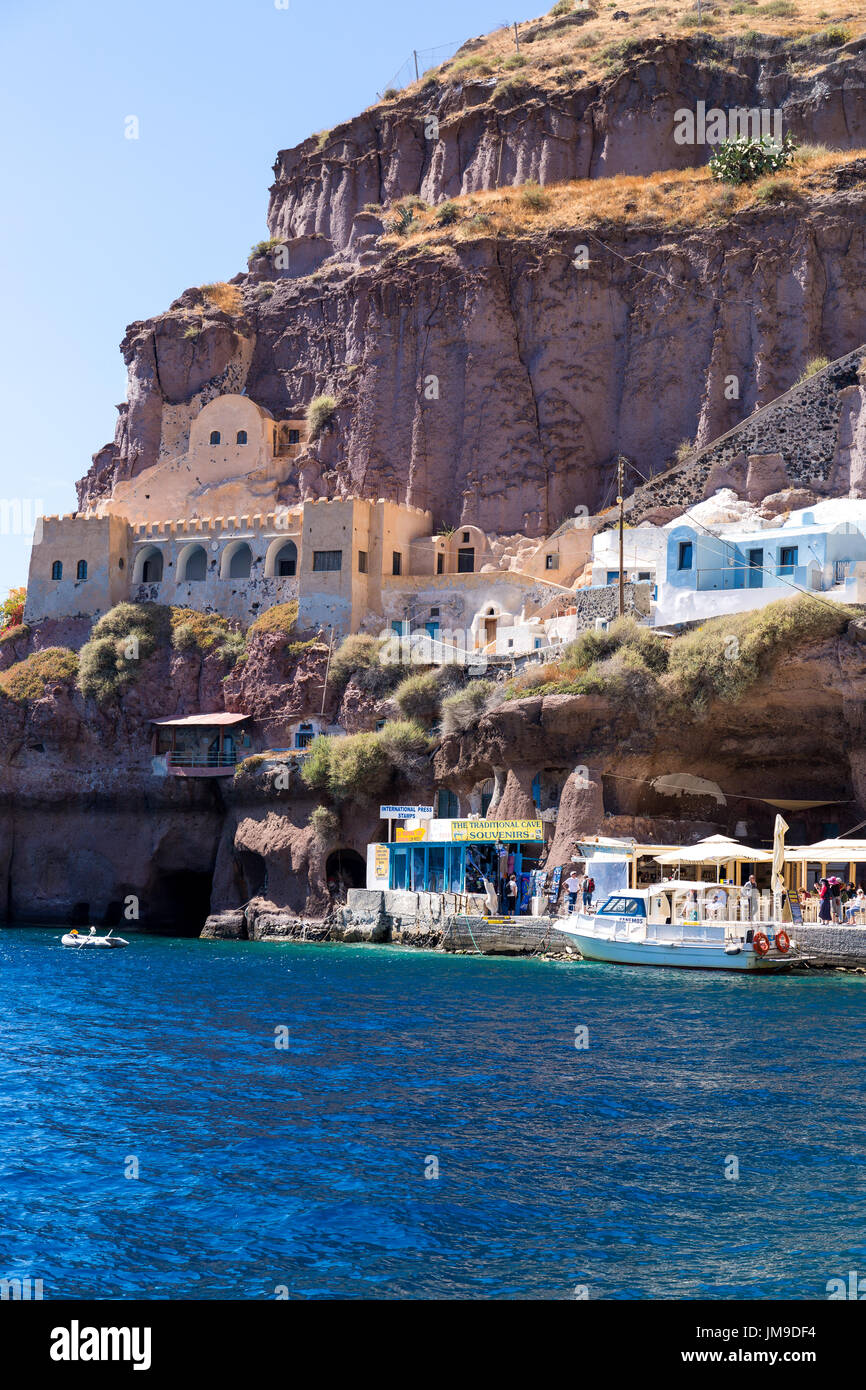 Falaises et visages montrant strates géologiques. Santorini Grèce Banque D'Images