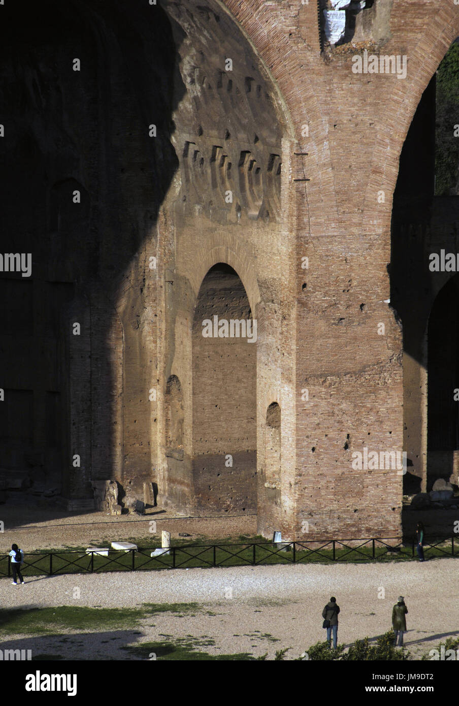 L'Italie. Rome. Basilique de Maxentus et Constantin, 308-312. Ruines. Forum romain. Banque D'Images