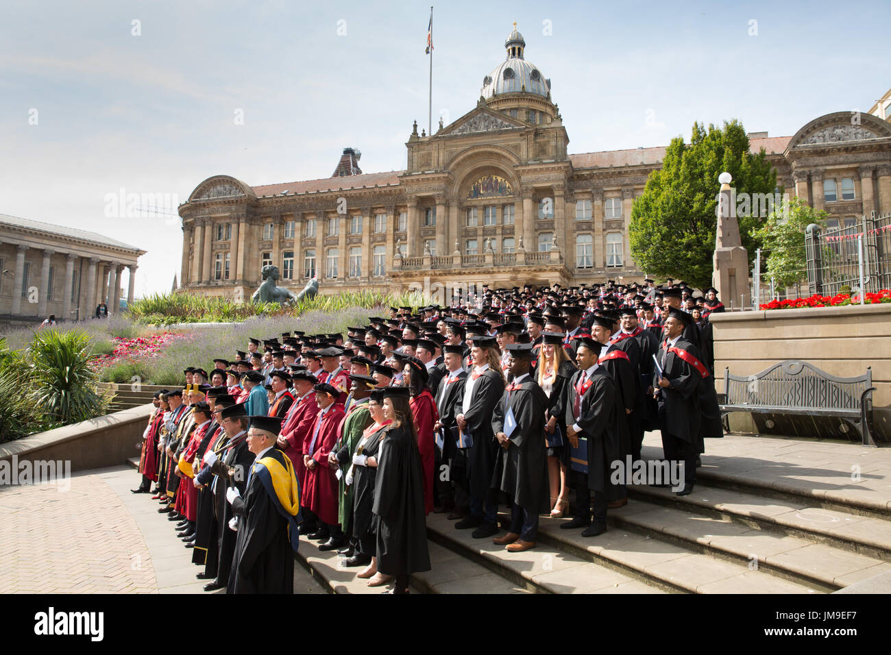 Les étudiants de l'Université d'Aston à Birmingham le jour de graduation. Angleterre, Royaume-Uni Banque D'Images