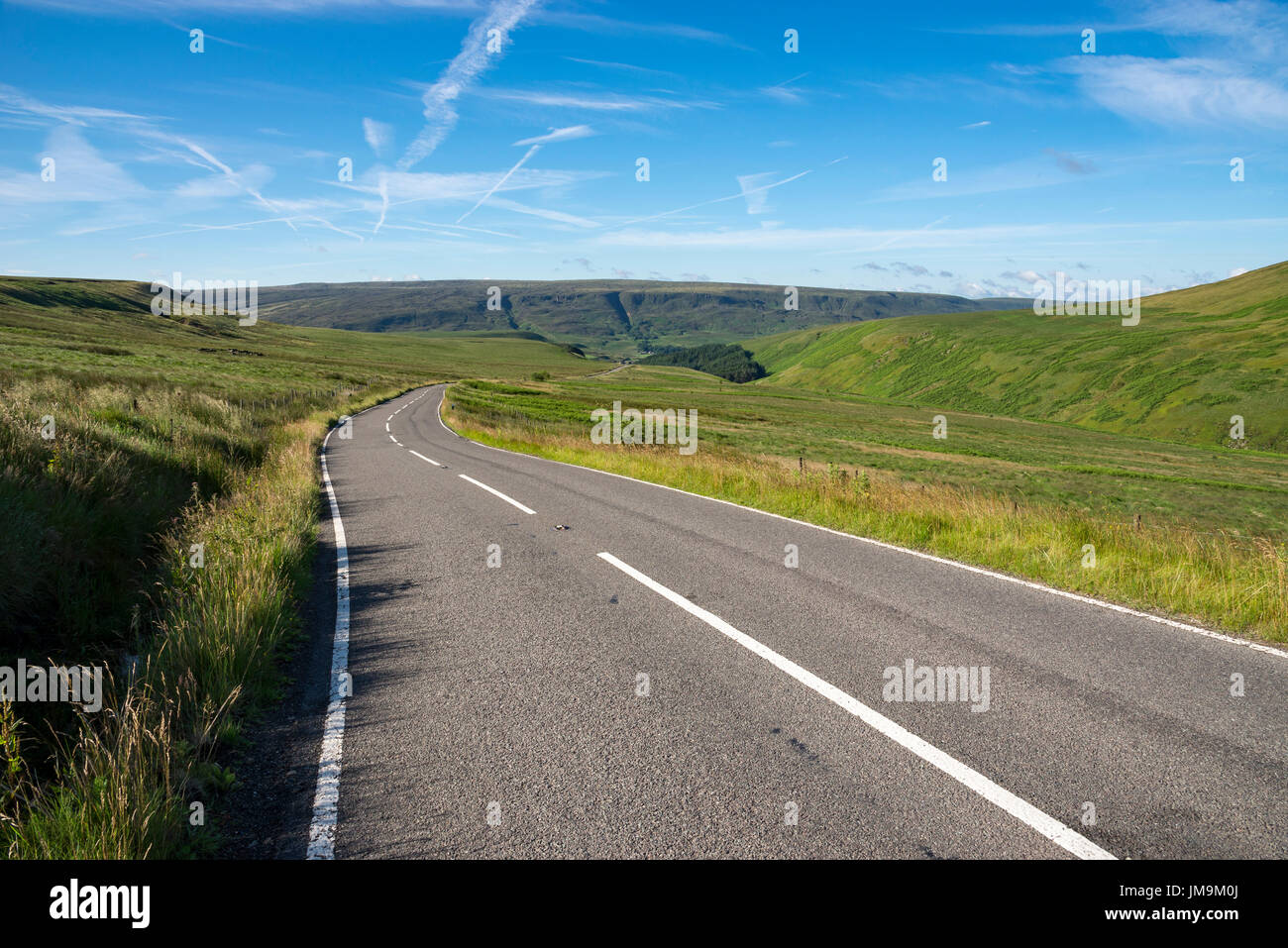 L'A6024 sur la route Woodhead Pennines sur la frontière de Derbyshire et West Yorkshire. Banque D'Images