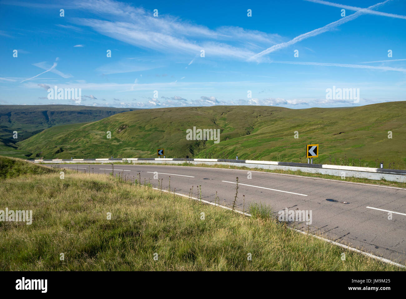 L'A6024 sur la route Woodhead Pennines sur la frontière de Derbyshire et West Yorkshire. Banque D'Images