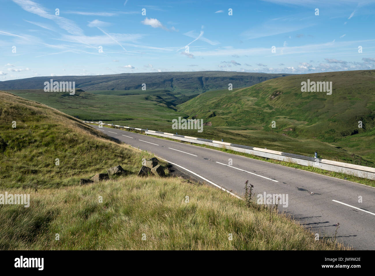 L'A6024 sur la route Woodhead Pennines sur la frontière de Derbyshire et West Yorkshire. Banque D'Images