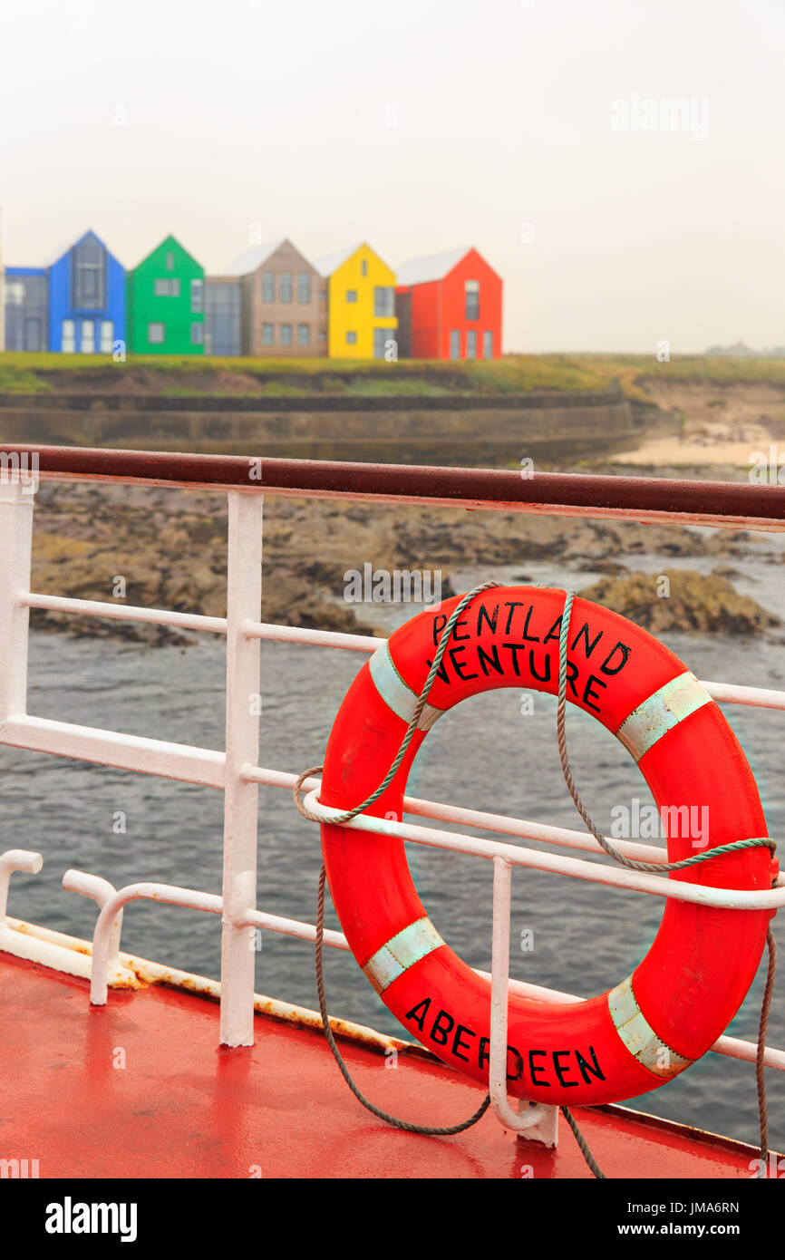 Anneau de vie, ferry 'MV Pentland Venture' à John O'Groats, destination l'Orkney Islands Banque D'Images