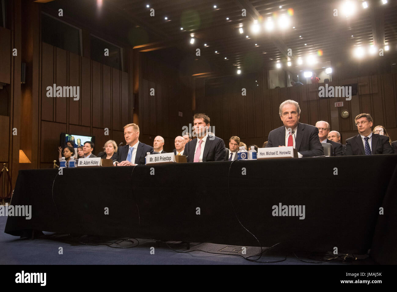 Washington DC, USA. 26 juillet, 2017. Le comité du Sénat sur l'appareil judiciaire audience maintenant intitulée : "Surveillance de la Foreign Agents Registration Act et tente d'influencer les élections américaines : les leçons tirées de l'exercice en cours et Administrations Publiques M. Adam Hickey Sous-procureur général adjoint, Division de la sécurité nationale du département de la Justice des États-Unis Washington, DC M. E.W. 'Loi' Priestap Directeur adjoint de la Division de contre-espionnage Bureau fédéral d'enquêtes Washington, DC L'Honorable Michael Horowitz Inspecteur/Alamy Live News Banque D'Images