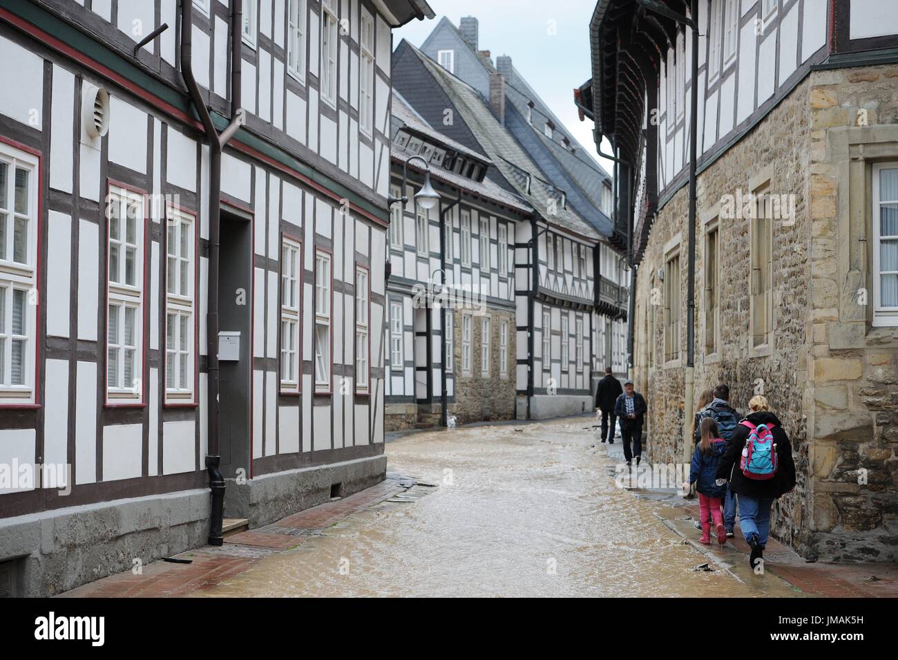 Fludded vieille ville historique de Goslar, Allemagne, ville de Goslar, 26. Juillet 2017. Les pluies continues ont conduit à l'inondation de plusieurs villes dans le sud de la Basse-Saxe. Photo : Frank May | conditions dans le monde entier Banque D'Images