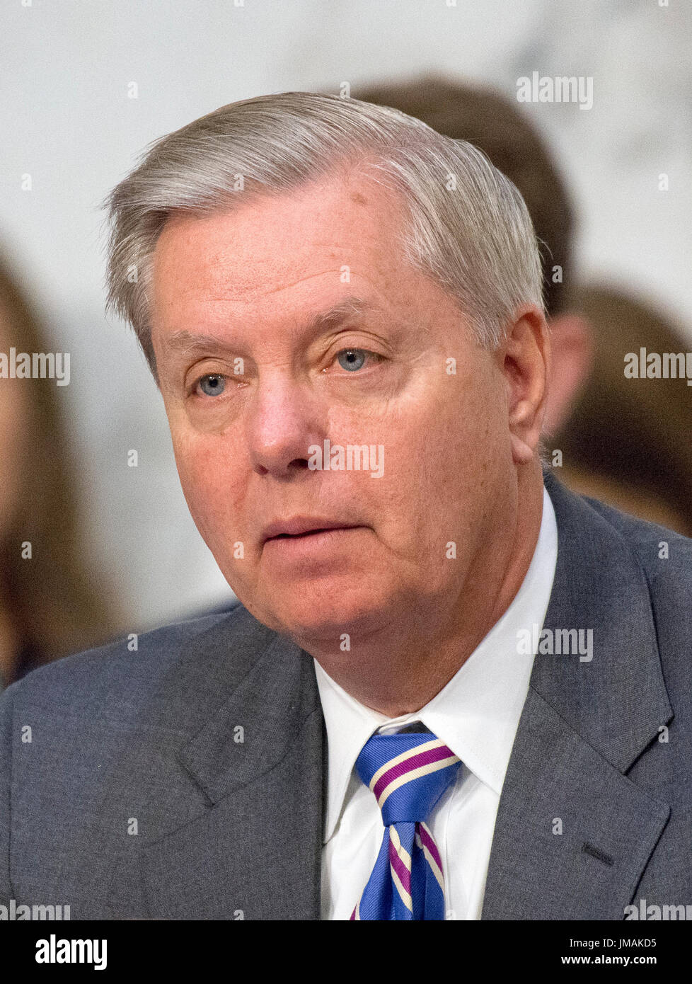Washington DC, USA. 26 juillet, 2017. États-unis le sénateur Lindsey Graham (républicain de Caroline du Sud) questions aux témoins au cours du comité du Sénat américain sur le débat de surveillance judiciaire d'examiner la Foreign Agents Registration Act et tente d'influencer les élections aux États-Unis, l'accent sur les enseignements tirés de l'exercice en cours et administrations sur la colline du Capitole à Washington, DC le mercredi, Juillet 26, 2017. Credit : MediaPunch Inc/Alamy Live News Banque D'Images