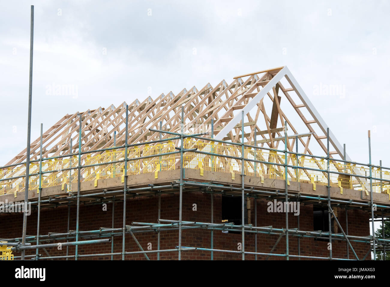 Maidstone, Kent, UK. Jeudi 27 Juillet 2017.avec les agents immobiliers à travers le pays qui souffre d'un ralentissement dans le marché du logement la construction de nouvelles maisons continue sur le bord de Maidstone, Banque D'Images