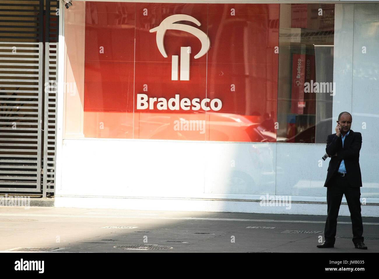 SÃO PAULO, SP - 27.07.2017 : TEM BRADESCO LUCRE LÍQUIDO DE 3 BILHÕES - Bradesco a annoncé jeudi qu'elle avait un revenu net de 3,911 milliards de reais au deuxième trimestre, en baisse de 3,9  % par rapport au trimestre précédent et de 5,4 pour cent par rapport à la même période l'an dernier. (Photo : Aloisio Mauricio/Fotoarena) Banque D'Images