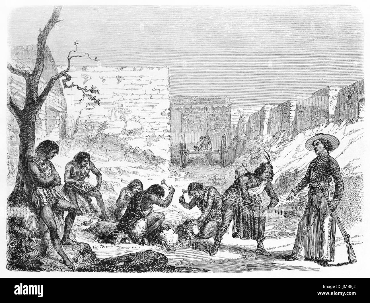 Travail forcé des prisonniers Apache travaillant dans la fonderie d'argent de Corallitos, État de Chihuahua, Mexique. Art de style gravure de tons gris antique par Fouduier, 1861 Banque D'Images