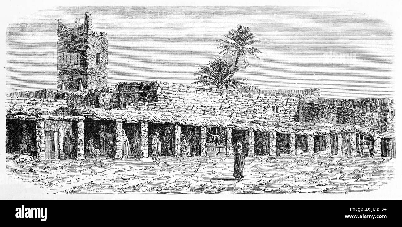 Grande vue sur les magasins de Tougcourt, Algérie, sous de longs porches en pierre arabe qui se trouvent devant une place plate. Art de style gravure par A. de Bar, 1861. Banque D'Images