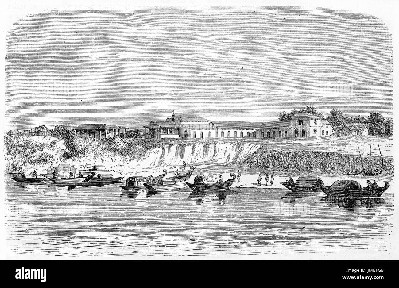 Canots amarrés sur la rive de Villabella, le long de l'eau calme de l'Amazone, Brésil. Bâtiment colonial en arrière-plan. Art par Riou, Biard et Mauran 1861 Banque D'Images