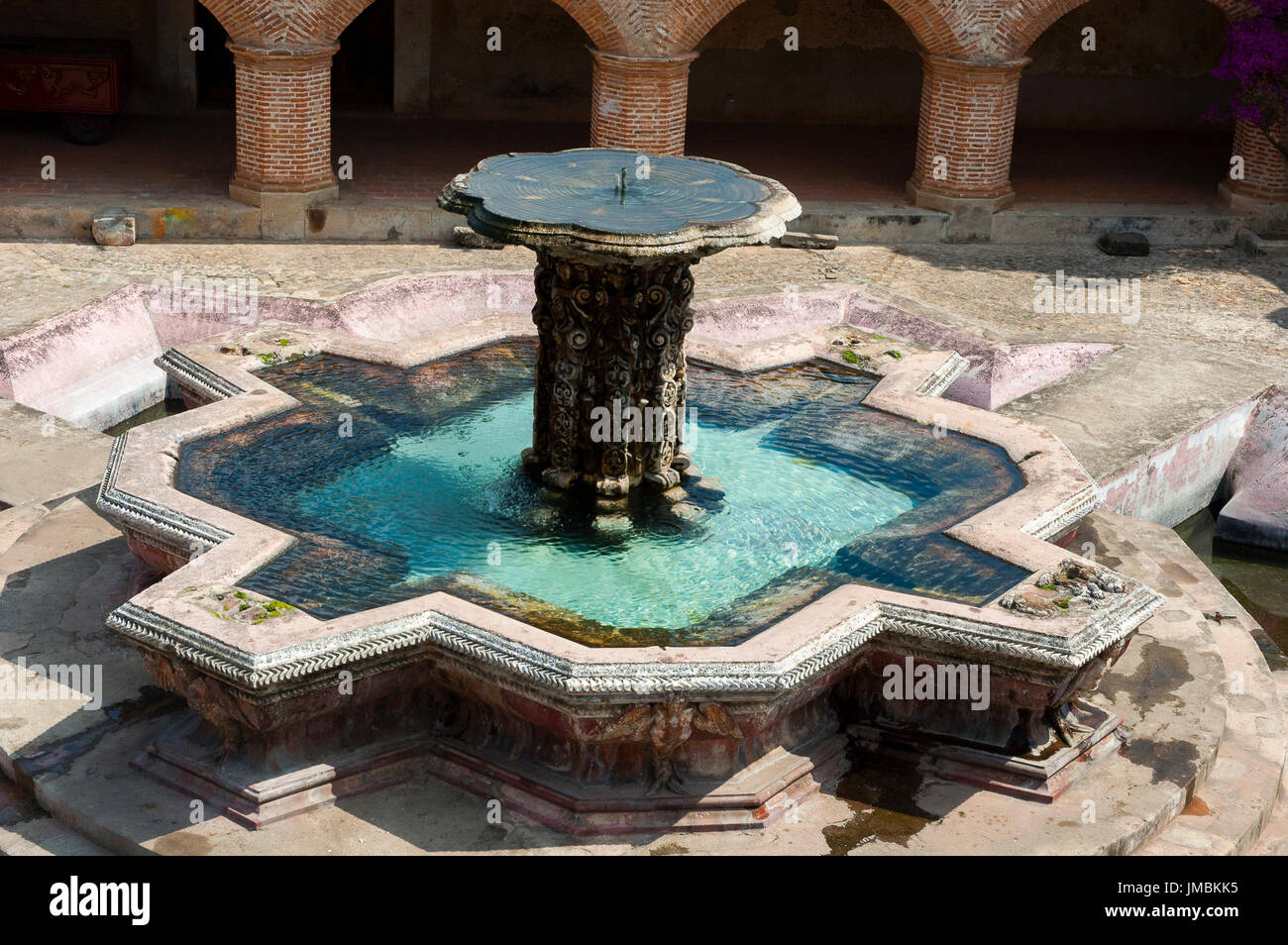 Fontaine coloniale l'église de la Merced Antigua Guatemala, Guatemala 1749 ultrabaroque Banque D'Images