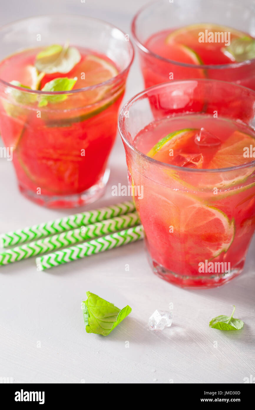 Watermelon limonade à la lime et à la menthe, boisson rafraîchissante de l'été Banque D'Images