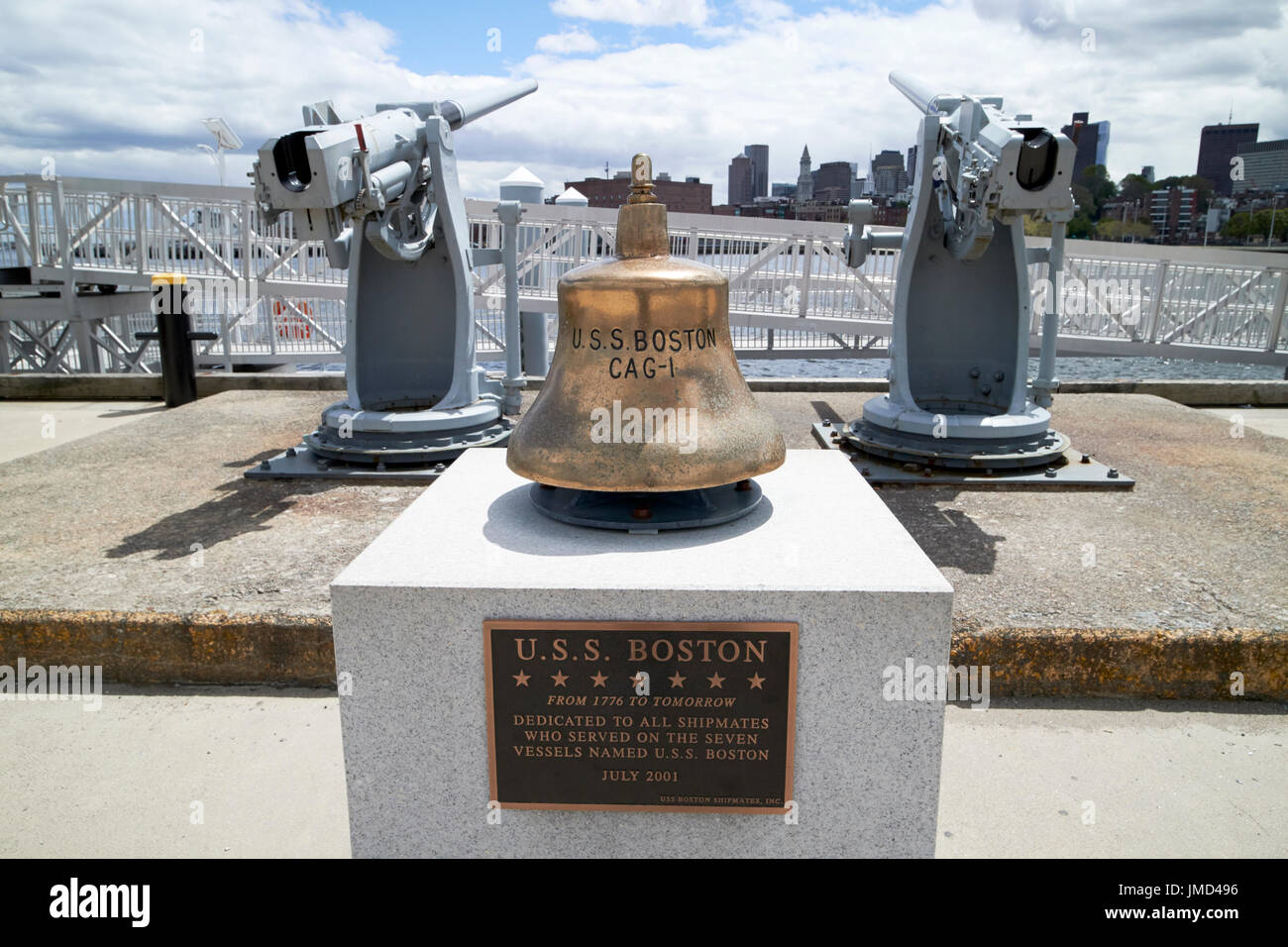 Uss boston cag-1 bell navires à Charlestown Navy Yard Boston USA Banque D'Images