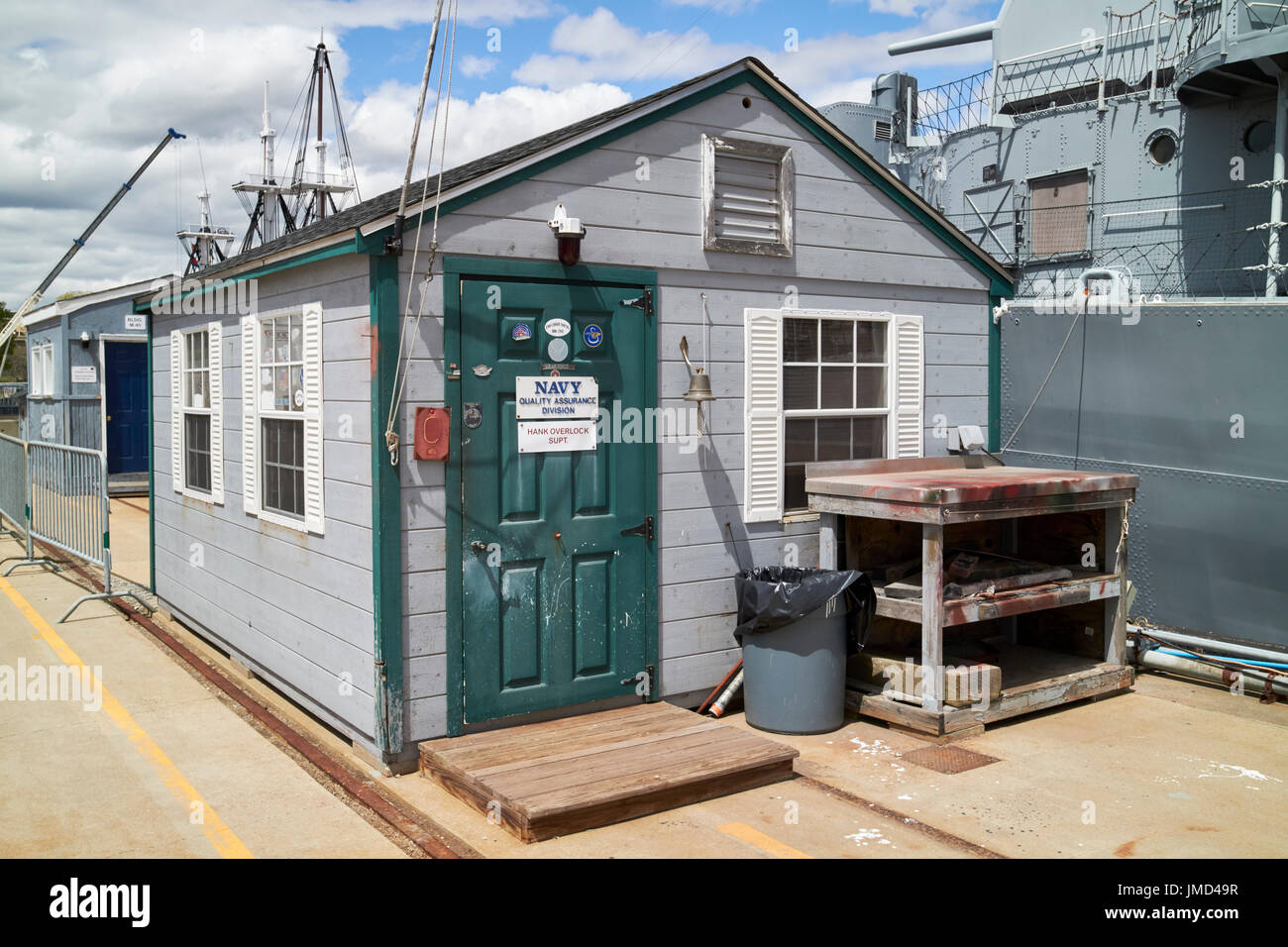 La marine en bois petite division assurance qualité hut sur quai Charlestown Navy Yard Boston USA Banque D'Images