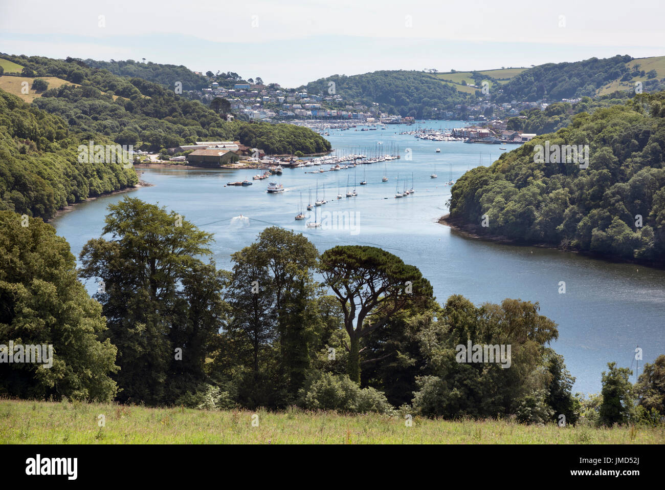 L'estuaire de la rivière Dart à la recherche de Greenway à Dartmouth et Kingswear, Devon, UK Banque D'Images