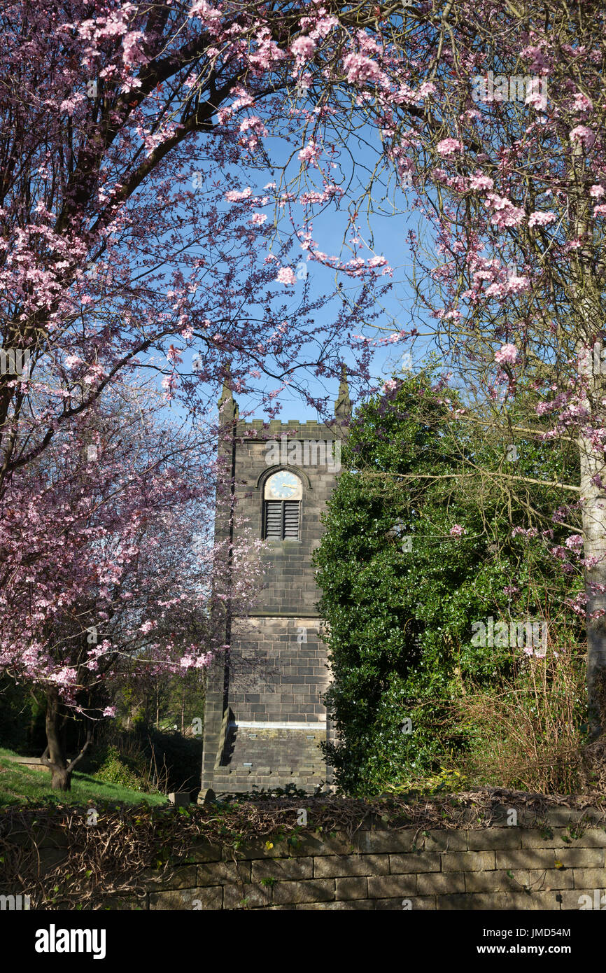 L'église St Mary avec fleur de printemps, Luddenden, West Yorkshire Banque D'Images