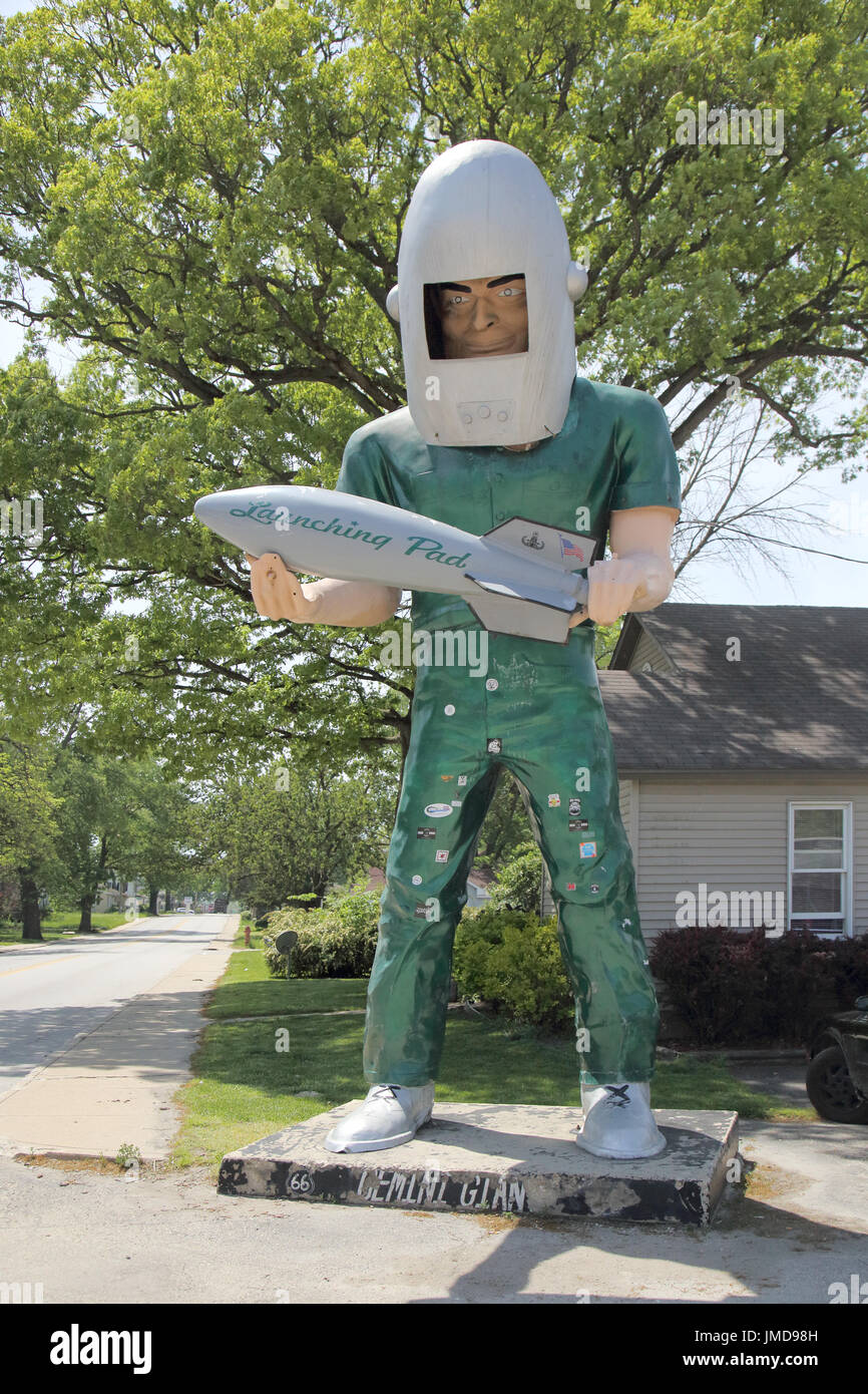 L'homme fusée à Wilmington sur la route 66 en Illinois Photo Stock - Alamy