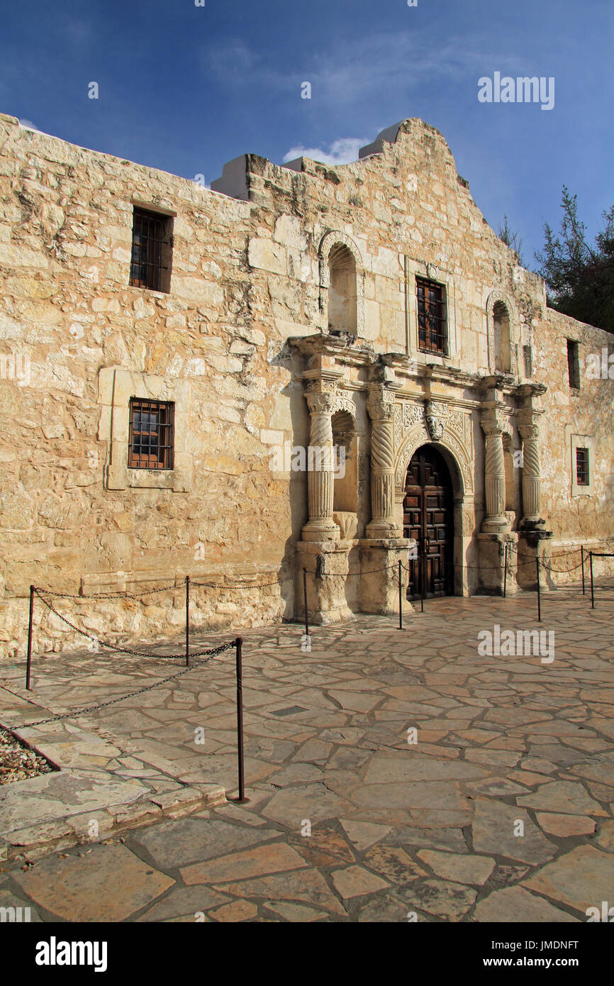 Mission San Antonio de Valero, mieux connu sous le nom de l'Alamo, dans le centre-ville de San Antonio, Texas, est l'un des plus importants sites historiques aux ETATS UNIS Banque D'Images