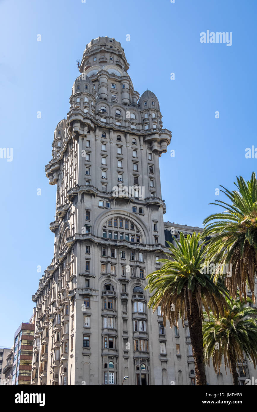 Palacio Salvo à Plaza Independencia - Montevideo, Uruguay Banque D'Images