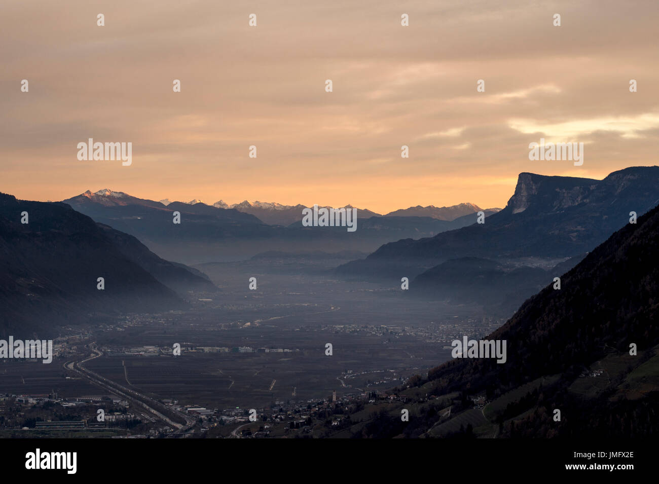 L'Italie, Trentin-Haut-Adige, Merano, vue panoramique sur la vallée de Merano avec Banque D'Images