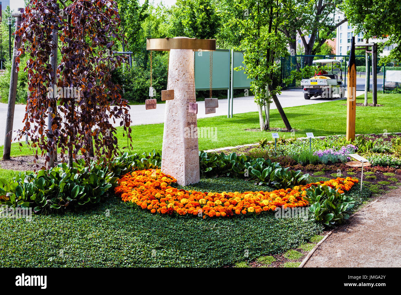 ,Berlin Marzahn.jardins du monde Botanic garden,Gärten der Welt. Afficher des objets artistiques et tombes et pierres tombales, des lieux de sépulture sur show Banque D'Images