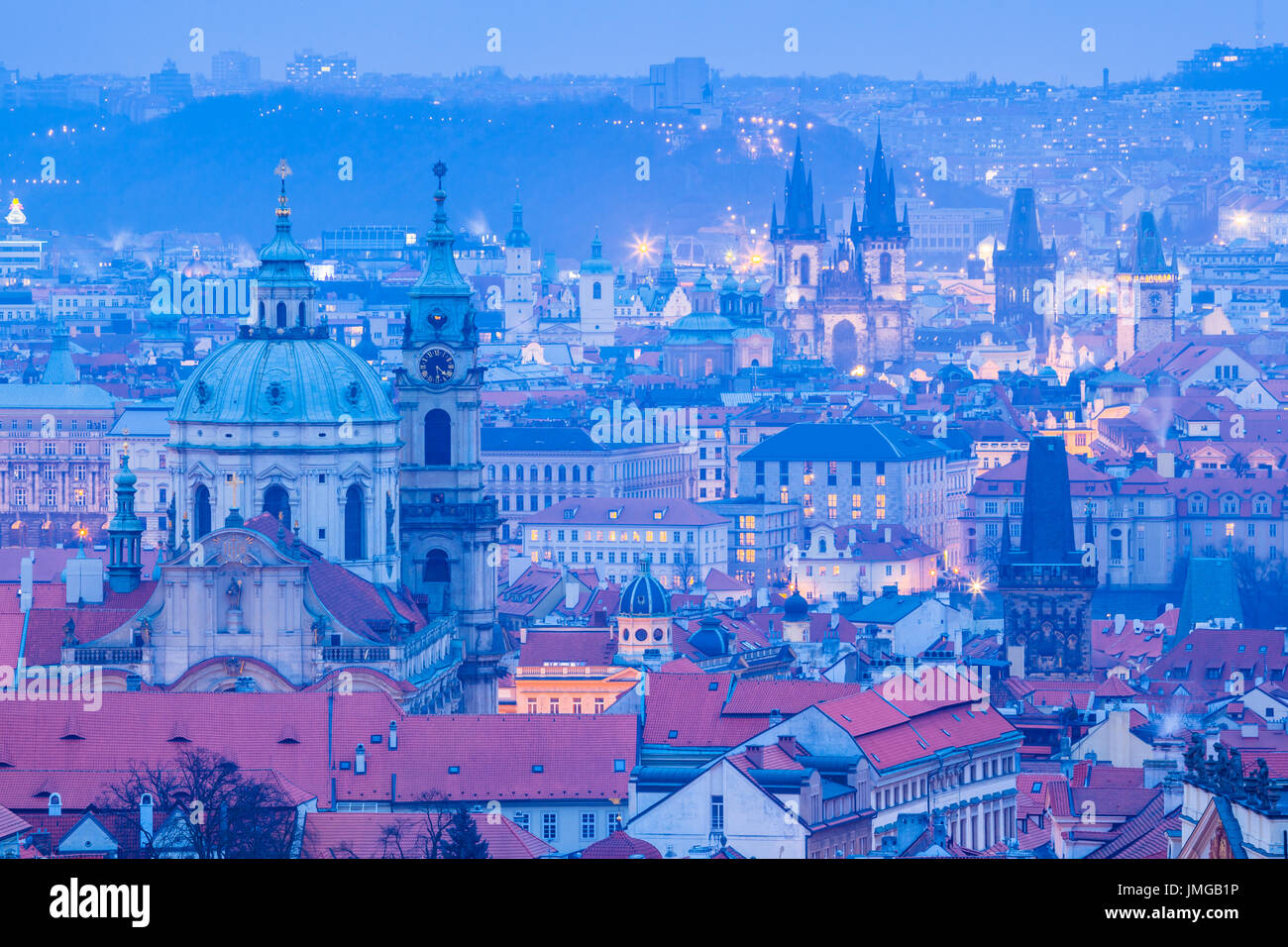 L'Europe, République tchèque, Tchéquie, Prague, l'UNESCO, Panorama avec l'église de Saint Nicholas, Kostel Svateho Mikulase, Svaty Mikulas, Mala Strana Banque D'Images