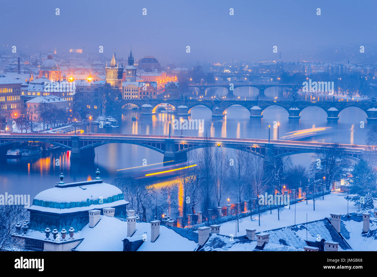 L'Europe, République tchèque, Tchéquie, Prague, l'UNESCO, Vieille Ville Historique Panorama avec des ponts sur la rivière Vltava (Moldau/avec le pont Charles, l'hiver Banque D'Images
