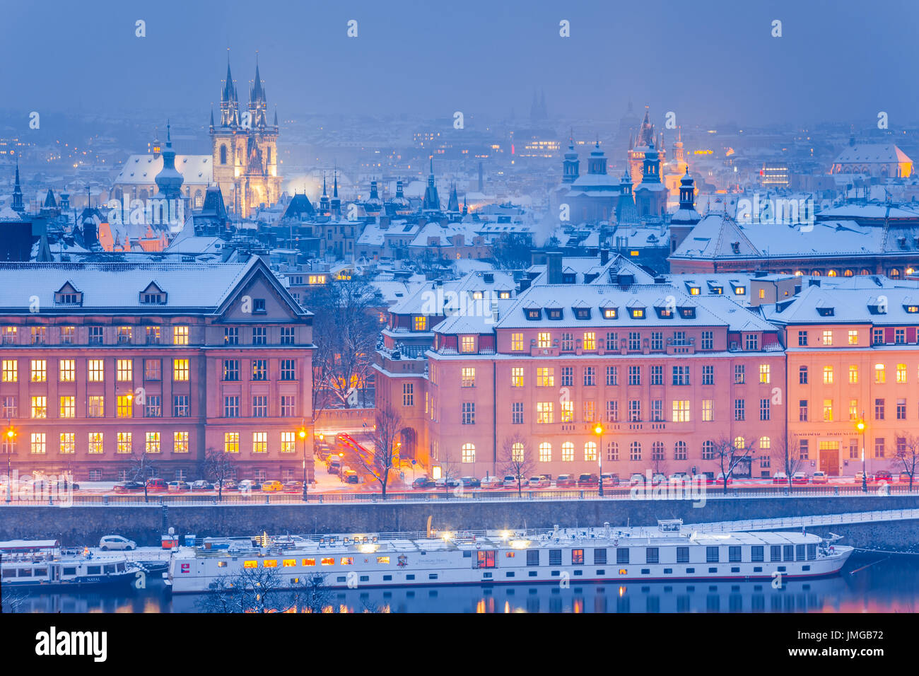 L'Europe, République tchèque, Tchéquie, Prague, l'UNESCO, la vieille ville Panorama sur les toits et les Kostel Matky Bozi pred Tynem, Église de Tyn avant de la Mère de Dieu Banque D'Images