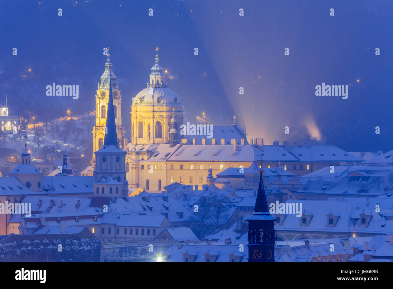 L'Europe, République tchèque, Tchéquie, Prague, l'UNESCO, Panorama avec l'église de Saint Nicholas, Kostel Svateho Mikulase, Svaty Mikulas, Mala Strana Banque D'Images