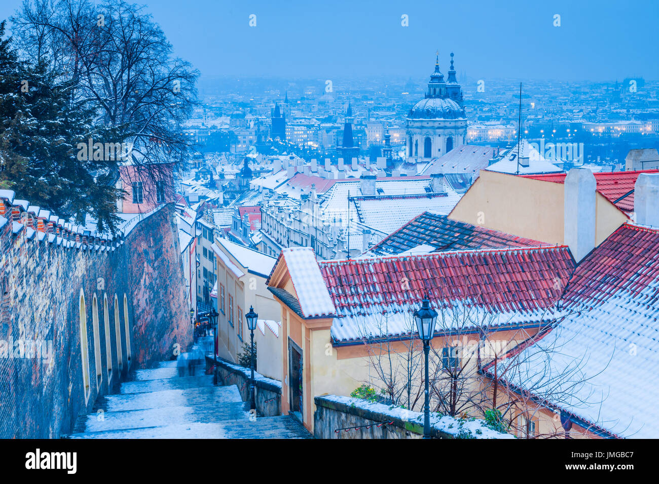 L'Europe, République tchèque, Tchéquie, Prague, l'UNESCO, Panorama avec l'église de Saint Nicholas, Kostel Svateho Mikulase, Svaty Mikulas, Mala Strana Banque D'Images