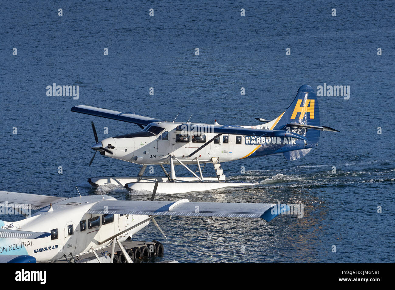 Harbour Air Seaplanes hydravion turbo Otter arrivant au port de Vancouver Flight Centre, Vancouver, Colombie-Britannique, Canada. Banque D'Images