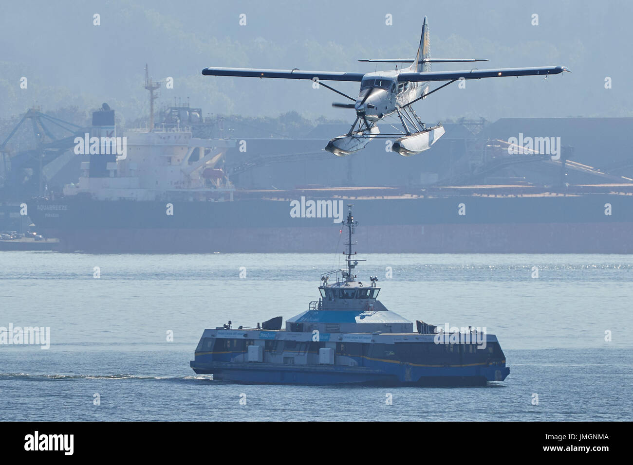 Harbour air turbo otter hydravion de havilland le débarquement dans le port de Vancouver, Colombie-Britannique, Canada. Banque D'Images