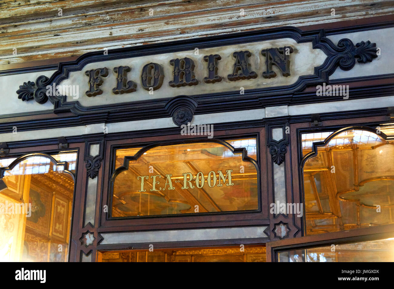 Une vue de l'entrée du Café Florian. Banque D'Images