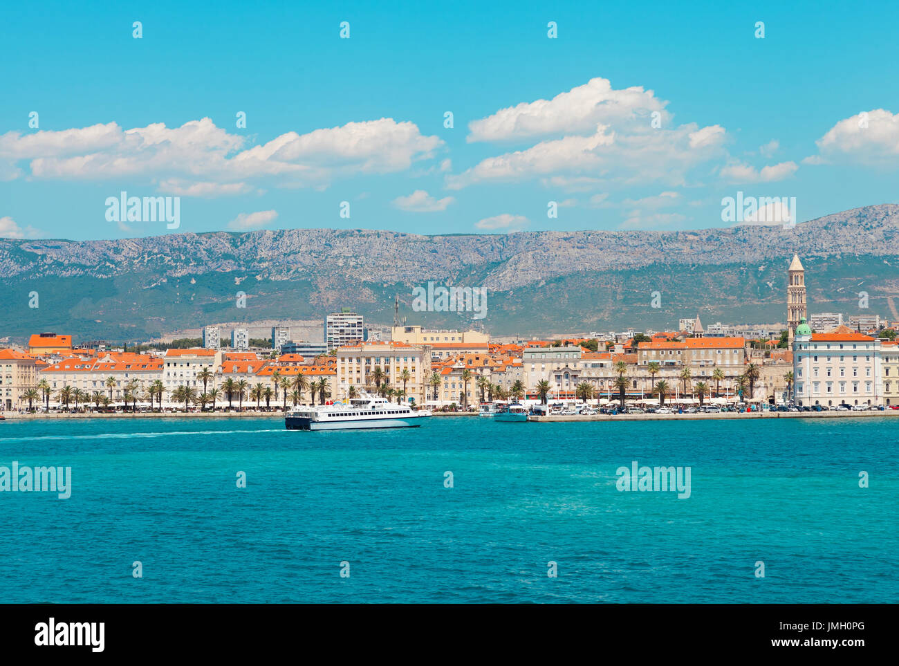 Vue panoramique sur la ville de Split à partir du côté de la mer, la Dalmatie, Croatie Banque D'Images