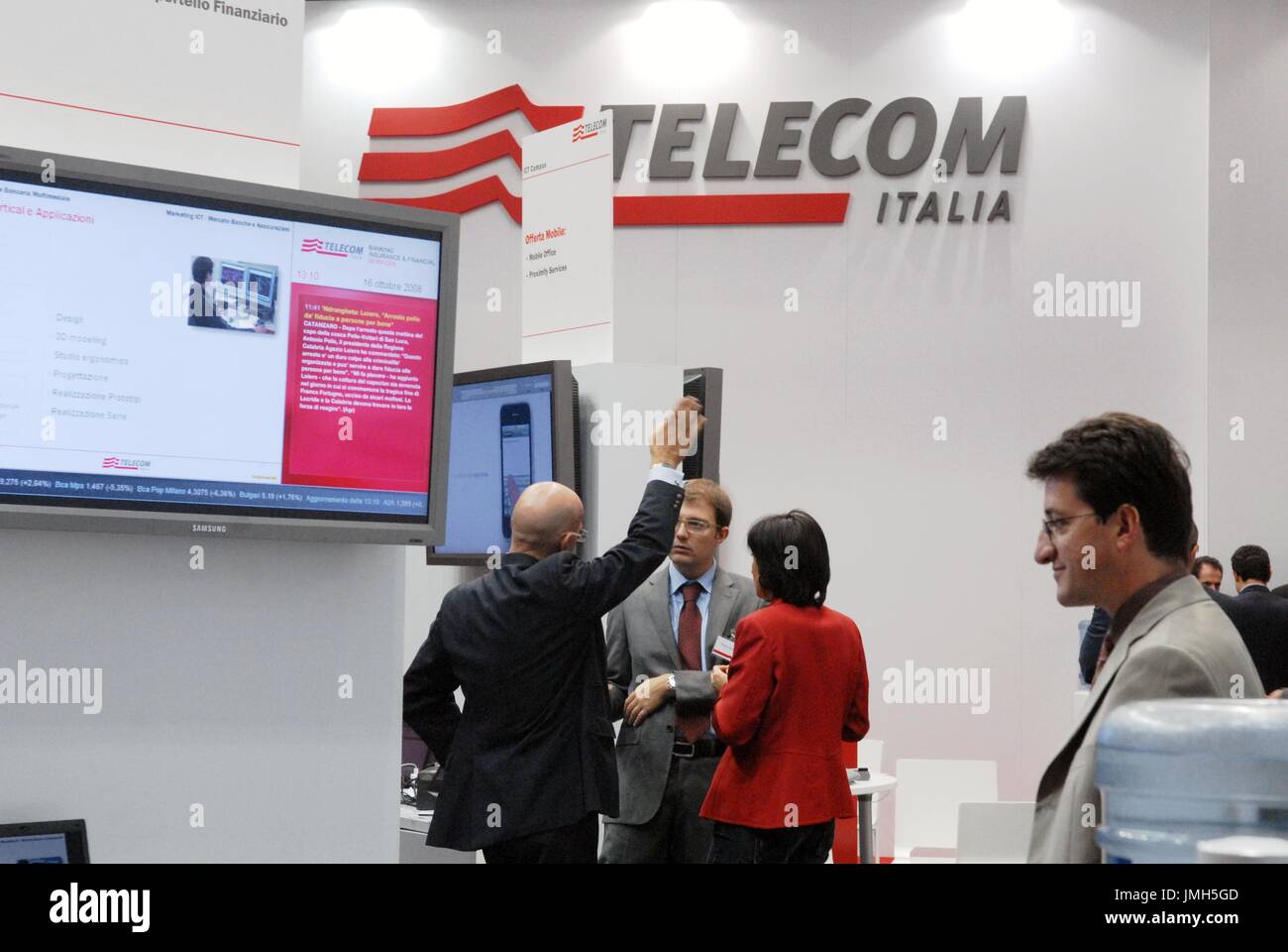 Milan (Italie), l'exposition internationale de SMAU, l'électronique, de l'informatique et de l'innovation technologique ; la position de Telecom Italia Banque D'Images