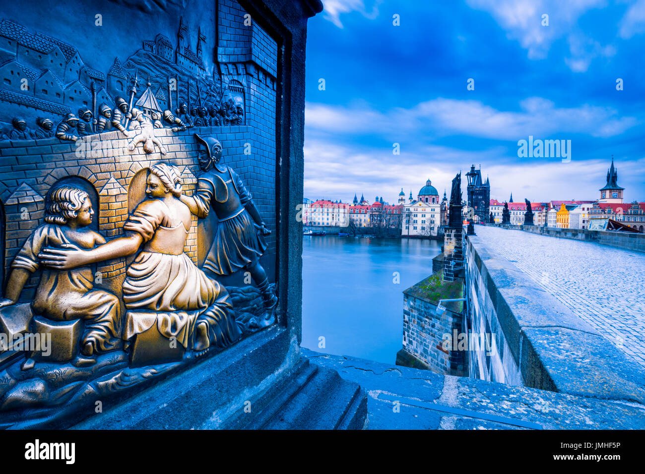 L'Europe, République tchèque, Tchéquie, Prague, vieille ville historique, l'UNESCO, le pont Charles, monument emblématique, Karluv Most sur la rivière Vltava ou Moldau Banque D'Images